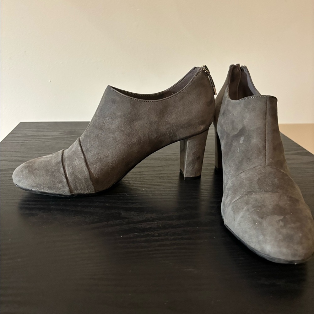 AEROSOLES Gray Heeled Boots, Size 8, worn once